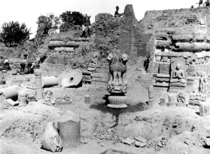 Buddha in Sarnath photo