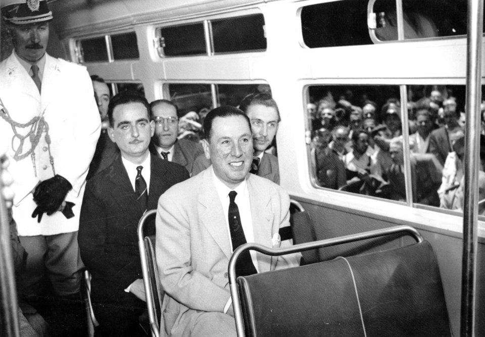 Buenos Aires - Perón en tranvía El Libertador