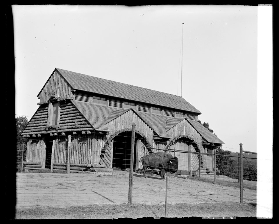 Buffalo House Zoo Park LCCN2016819454