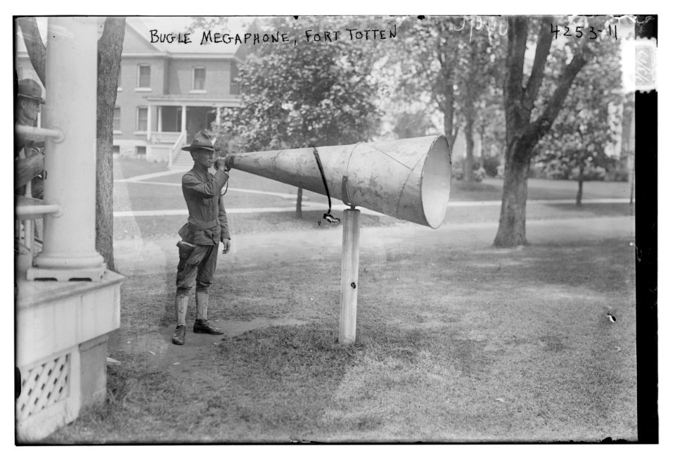 Bugle Megaphone, Fort Totten LCCN2014704957