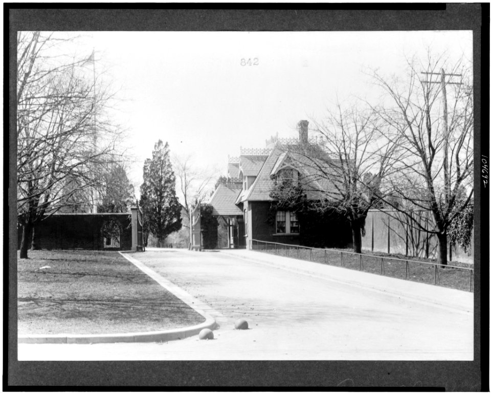 Building at entrance of St. Elizabeth's, Washington, D.C. LCCN92501100