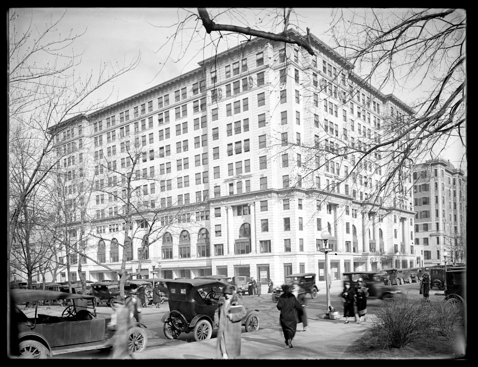 Building at corner of 15th and K St., N.W., Washington, D.C. LCCN2016824423