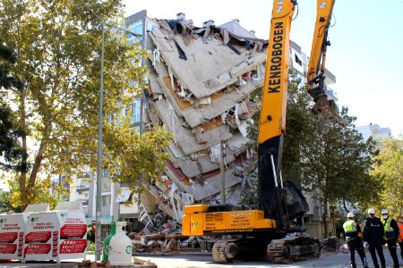 Building destroyed due of earthquake photo