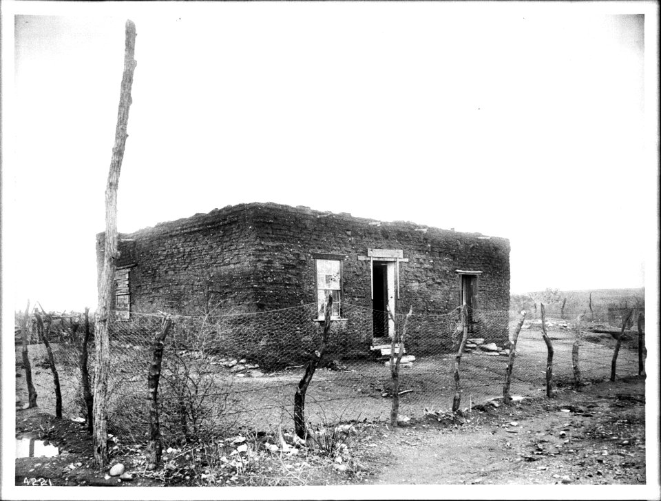 Building in the vicinity of the Presidio at Tubac, Arizona, (s.d.) (CHS-4221)