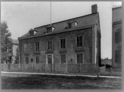 Building with closed shutters, Fort Crailo, Rensselaer, New York LCCN89706166