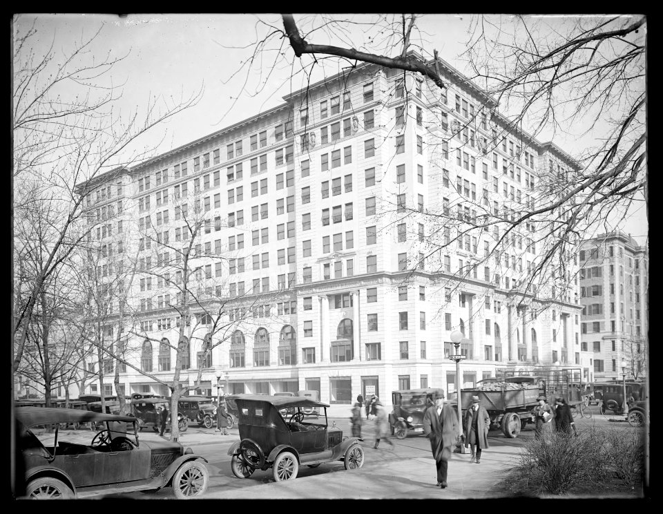 Building under construction- future home of Federal American National Bank, Washington, D.C. LCCN2016824428