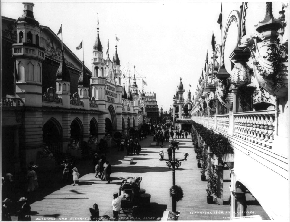 Buildings and elevated promenade, Luna Park, Coney Island, N.Y. LCCN2005686577