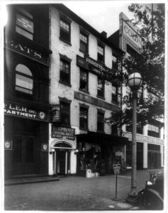 Buildings in the 600 block of Pennsylvania Ave., N.W., Washington, D.C. LCCN2001706199
