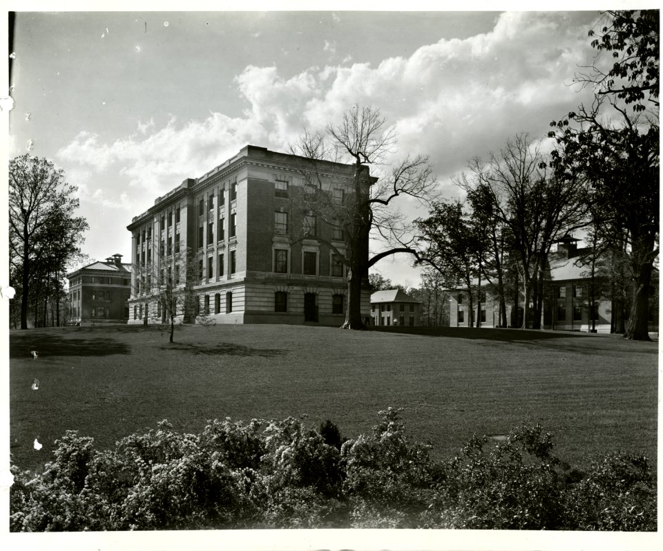 BuildingsonOldCampus 049
