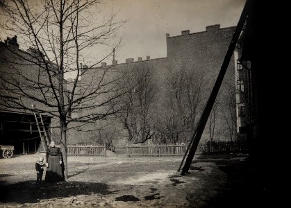 Bulevardi 3 - Yrjönkatu 9, Jenny Florinin talon piha - G30488 (hkm.HKMS000005-km0000pd0x)