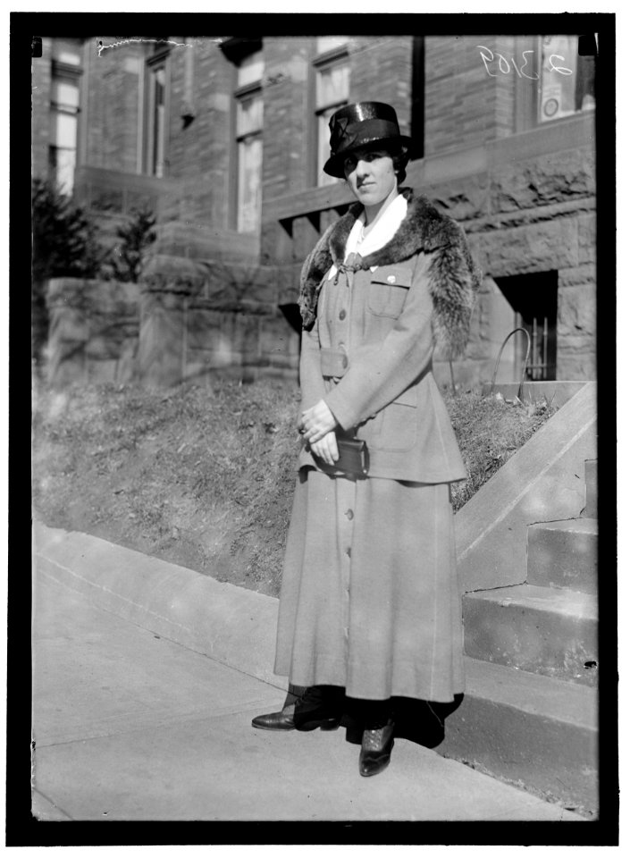BULL, MRS. HENRY T. LCCN2016868952