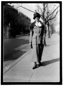 BULL, MRS. HENRY T. LCCN2016868951