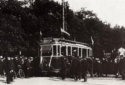 Bulla, Karl Karlovič - Feierliche Eröffnung des Straßenbahnverkehrs. St. Petersburg (Zeno Fotografie) photo