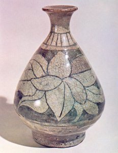 Buncheong Bottle with Sgraffito and Underglaze Iron Flower Design