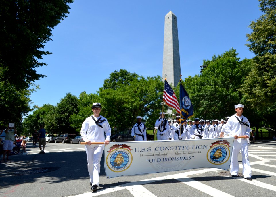 Bunker Hill Day parade 120610-N-BJ178-792