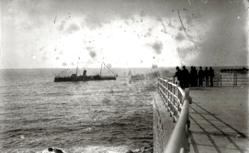 Buque de la Armada en la bahía de la Concha (1 de 2) - Fondo Car-Kutxa Fototeka