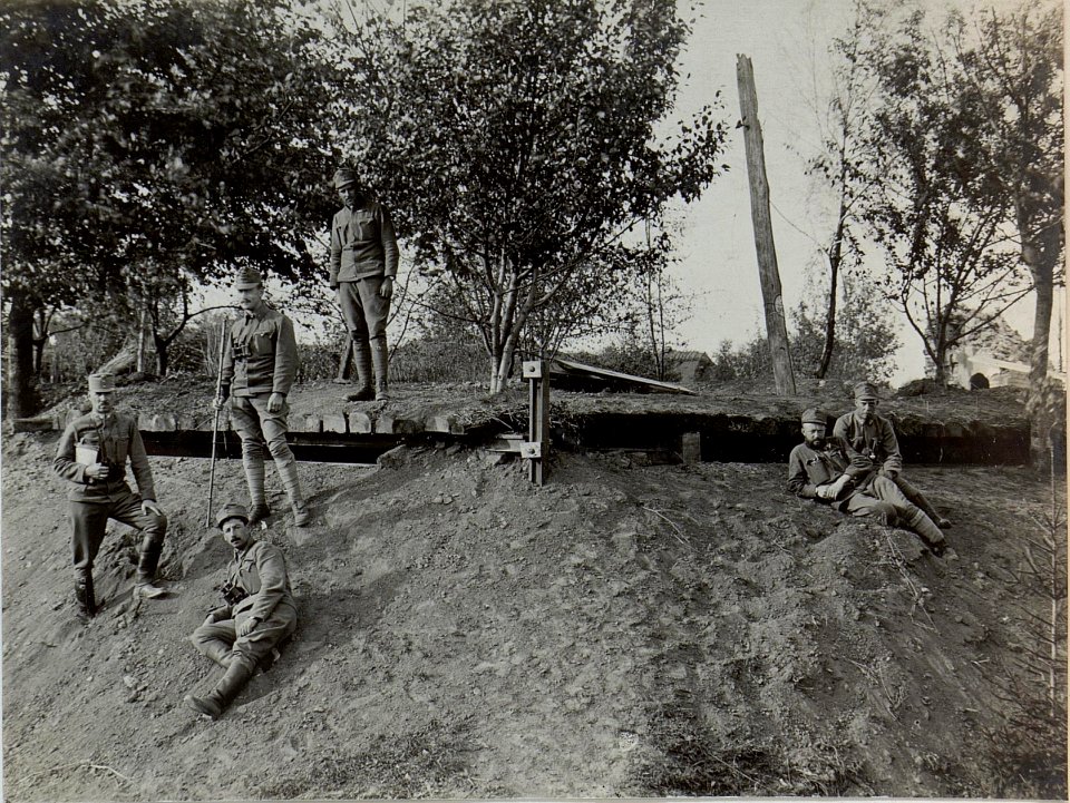 Bunkerstellung der zweiten Kompanie des 84. Infanterieregiments beim von den Russen zerstörten Bahnhof Podluze (BildID 15441922)