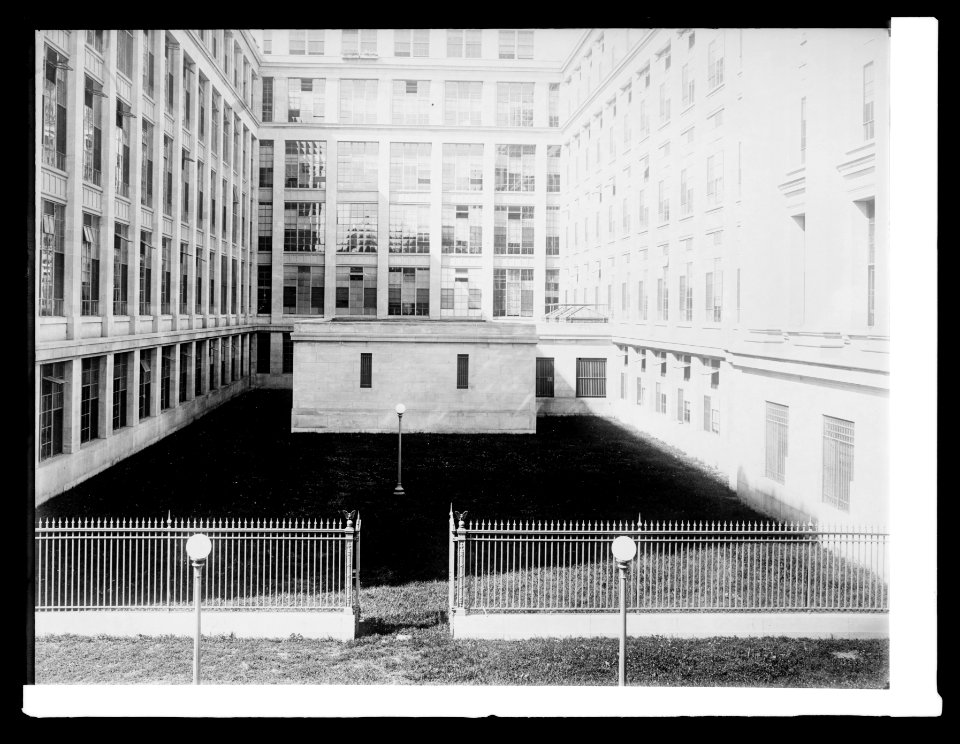 Bureau of Engraving & Ptg. exterior of plate vault, (1914) LCCN2016852674