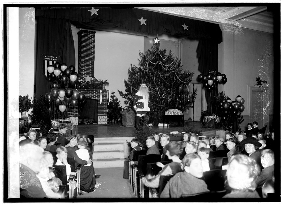 Bureau of Miners, Christmas tree, 12-22-22 LCCN2016847077