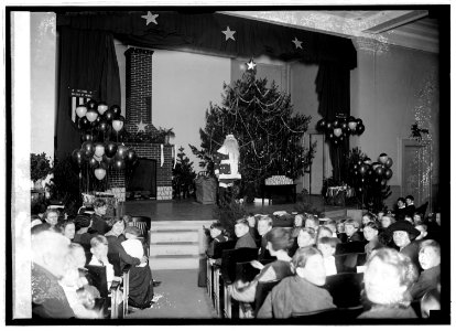 Bureau of Miners, Christmas tree, 12-22-22 LCCN2016847077