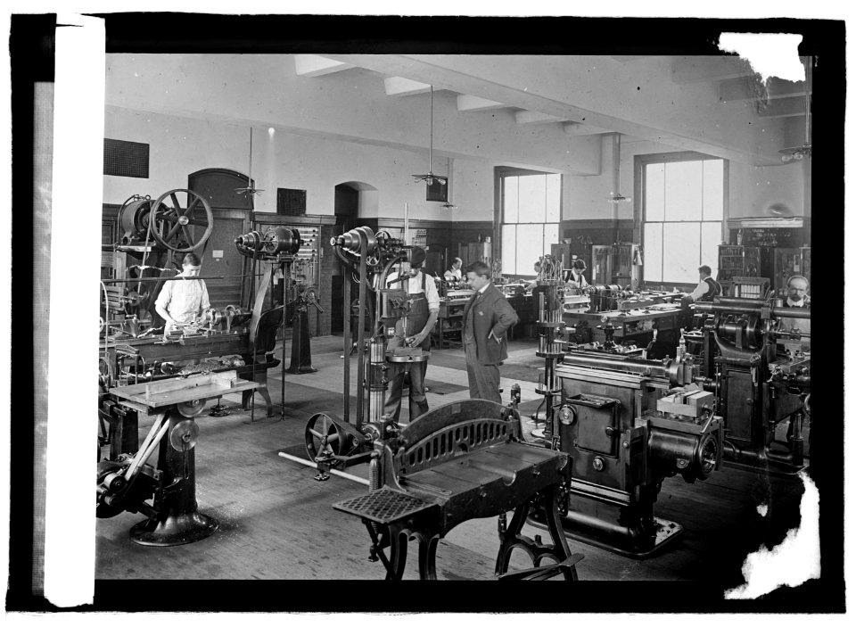 Bureau of Standards, Instrument shop LCCN2016821638