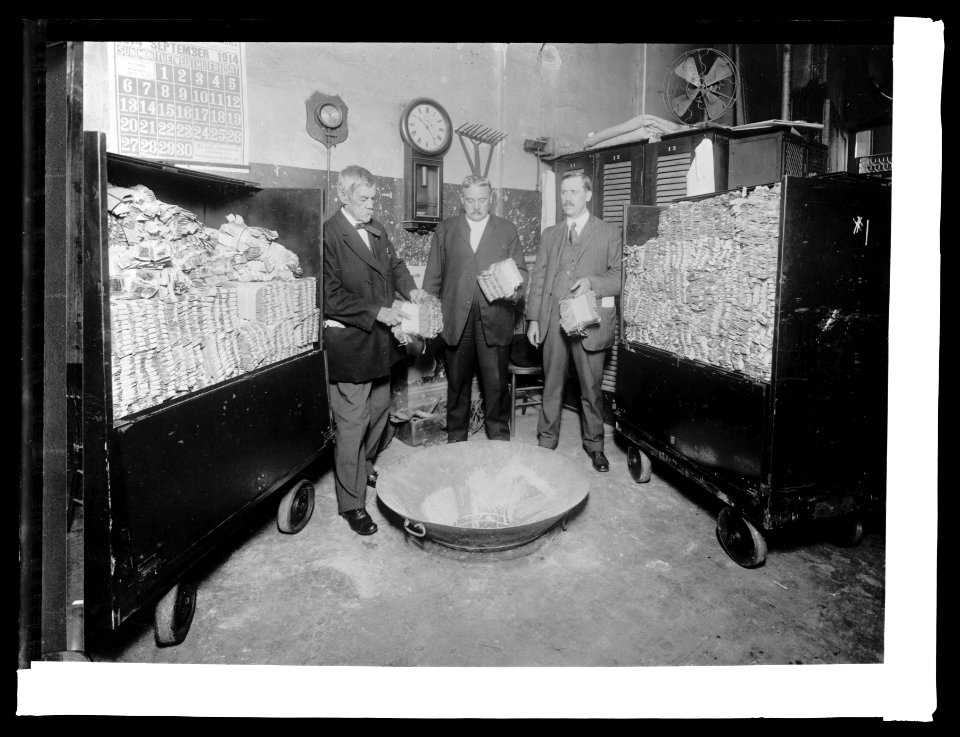 Bureau Ptg. & Eng. Destruction committee filling the maceration cylinders with cancelled money $4,447,500 destroyed at the time this picture was taken, 1914 LCCN2016852670