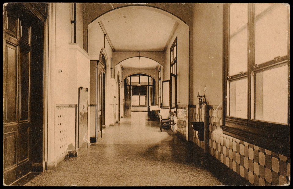 Burgerziekenhuis, gang interieur, Linnaeusstraat 89. Uitgave Brinio, Rotterdam, Afb PRKBB00356000003