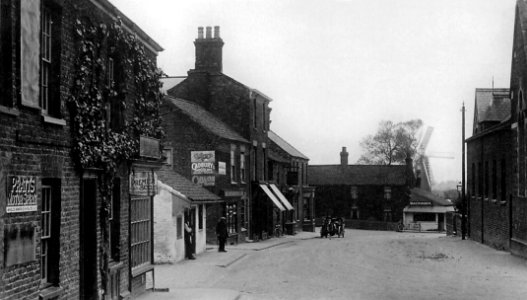 Burgh le Marsh road though village c1911-12