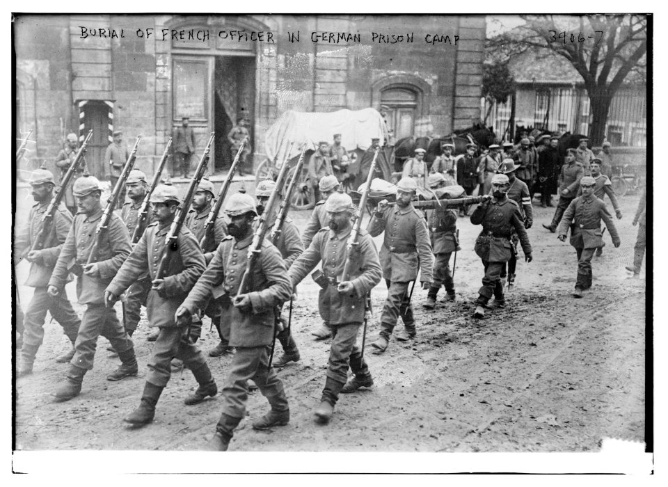 Burial of French Officer in German Prison camp LCCN2014702108