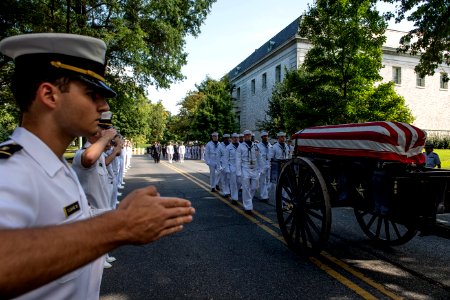 Burial of John McCain 180902-N-OI810-538 (44436605881)
