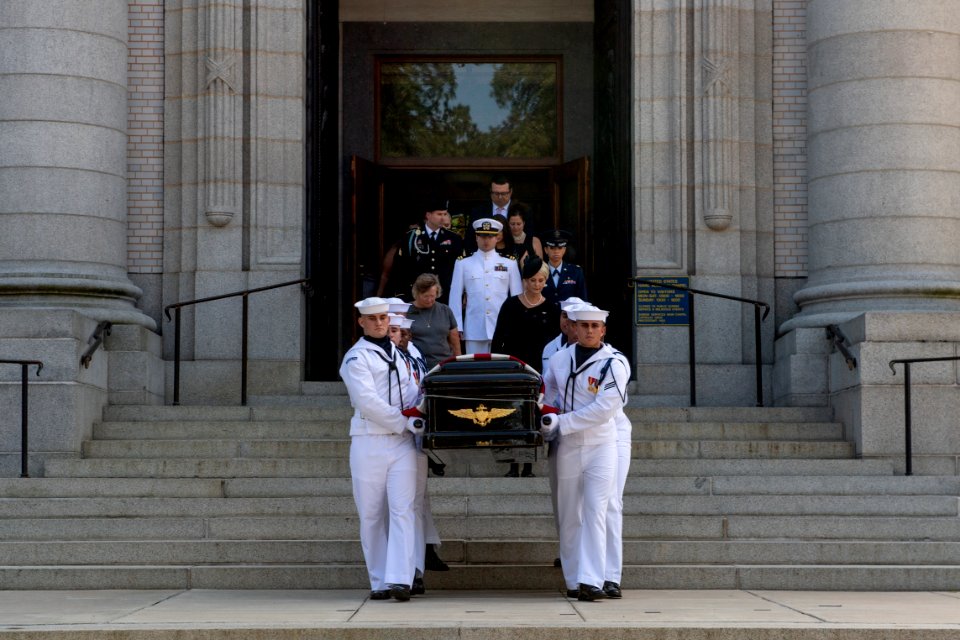 Burial of John McCain 180902-N-OI810-398 (30567737818)