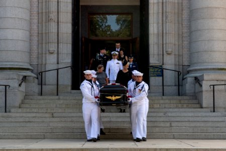 Burial of John McCain 180902-N-OI810-398 (30567737818)