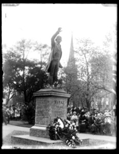 Burke statue LCCN2016891736
