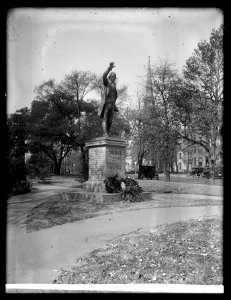 Burke Statue, (Washington, D.C.) LCCN2016824049