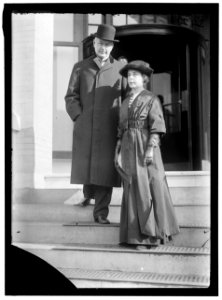 BURLESON, MRS. ALBERT SIDNEY WITH POSTMASTER GENERAL BURLESON LCCN2016864337