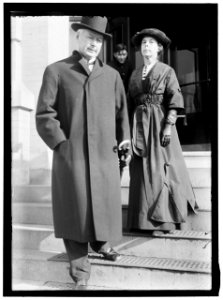 BURLESON, MRS. ALBERT SIDNEY WITH POSTMASTER GENERAL BURLESON LCCN2016864339