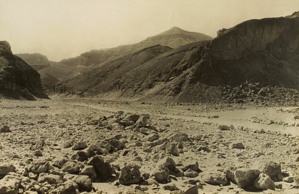 Burton Tutankhamun tomb photographs 1 005