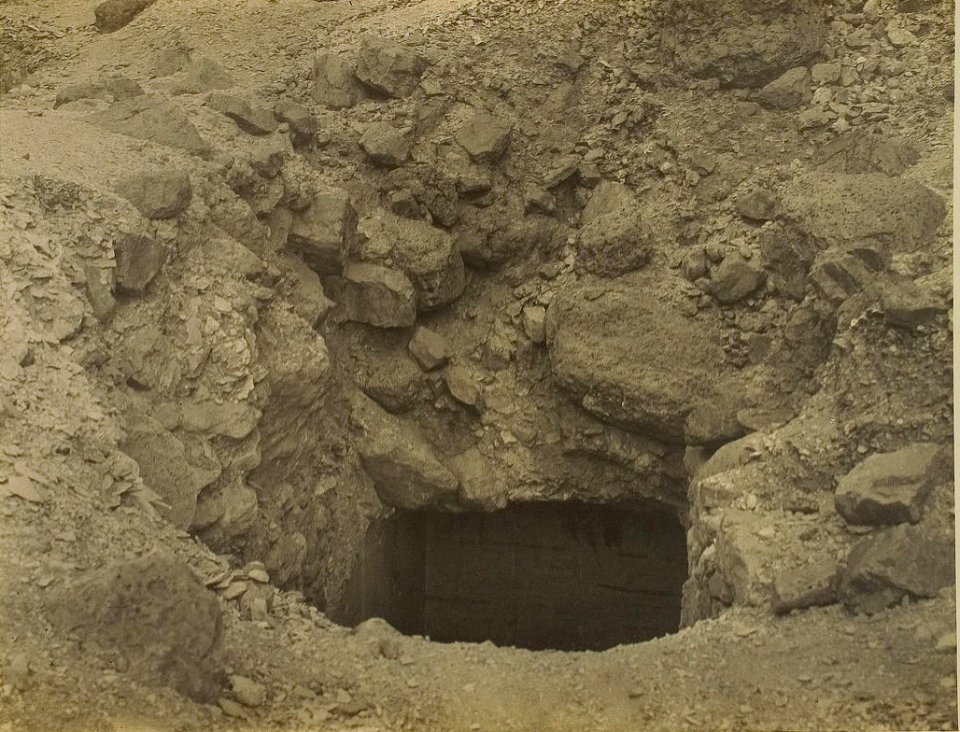 Burton Tutankhamun tomb photographs 1 014