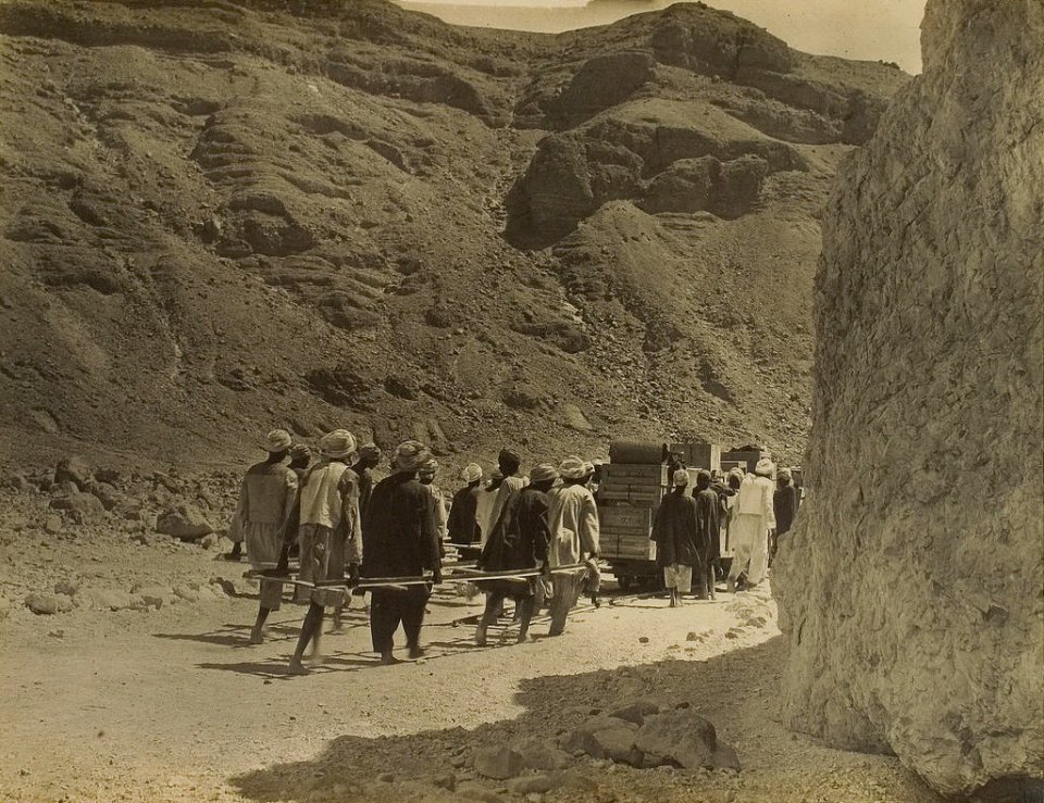 Burton Tutankhamun tomb photographs 1 018