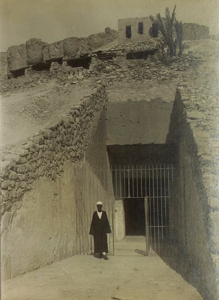 Burton Tutankhamun tomb photographs 1 027