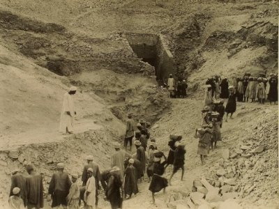 Burton Tutankhamun tomb photographs 1 036
