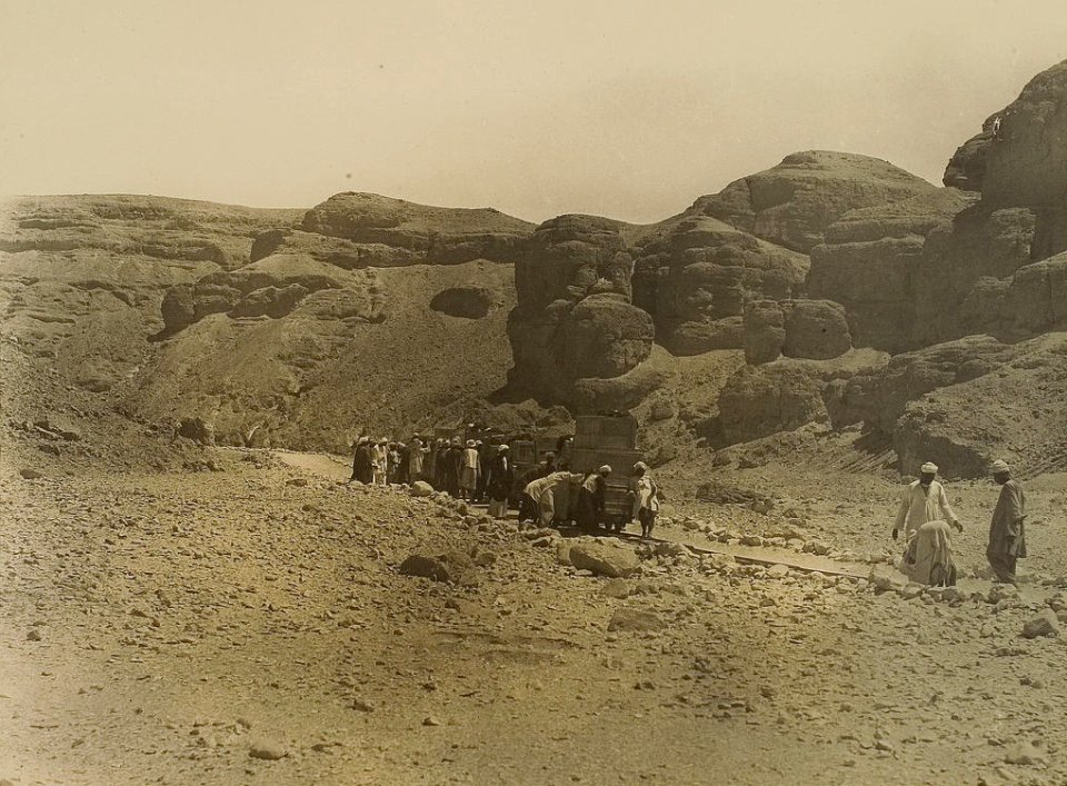 Burton Tutankhamun tomb photographs 1 020