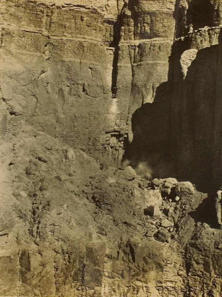 Burton Tutankhamun tomb photographs 1 025