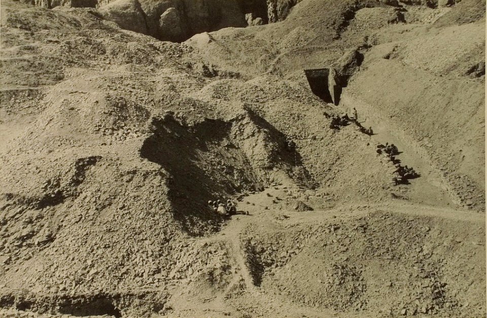 Burton Tutankhamun tomb photographs 1 034
