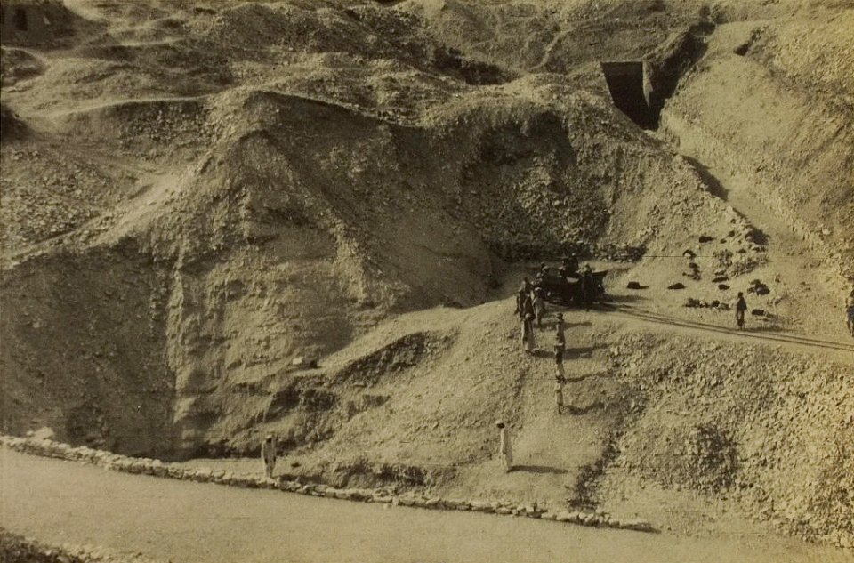 Burton Tutankhamun tomb photographs 1 039