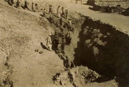 Burton Tutankhamun tomb photographs 1 042