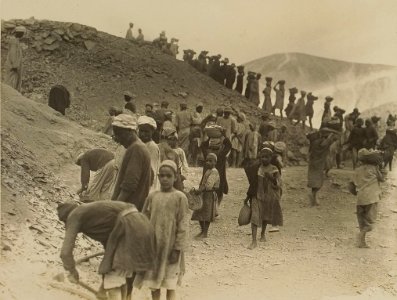 Burton Tutankhamun tomb photographs 1 040