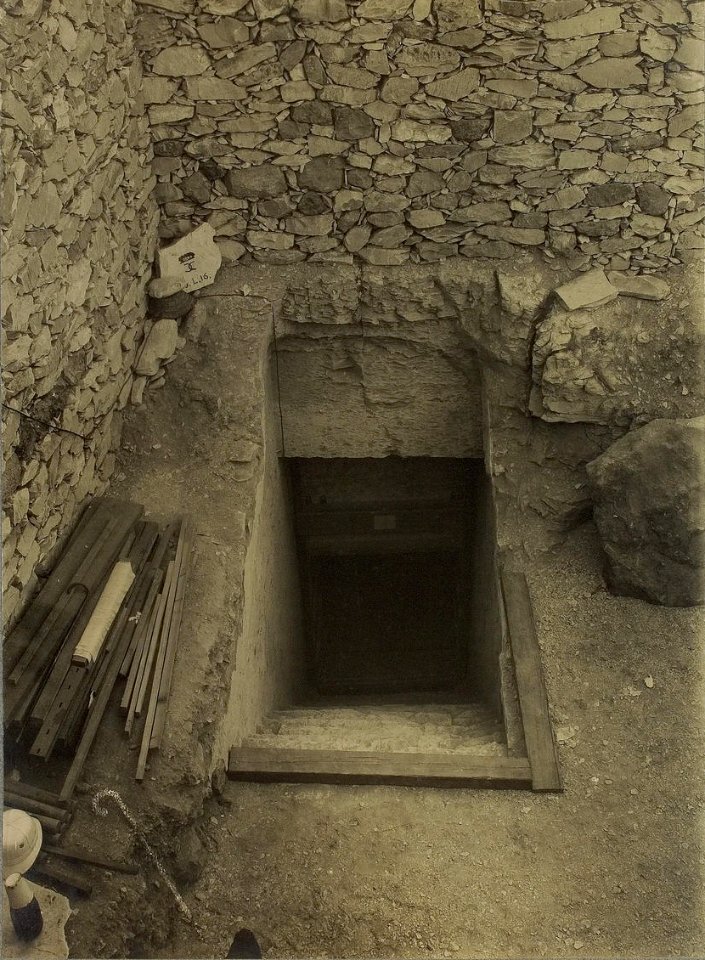 Burton Tutankhamun tomb photographs 1 057