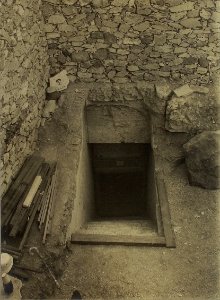 Burton Tutankhamun tomb photographs 1 057
