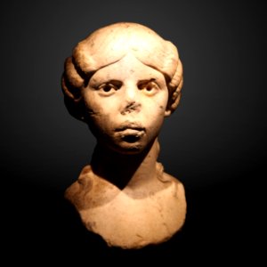 Bust of a young girl-RHO.2007.00.1941-IMG 9238-gradient